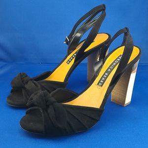 Brand new Veronica Beard block pumps